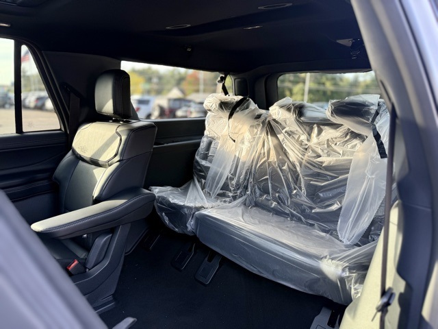 2025 Ford Expedition MAX Platinum photo 35