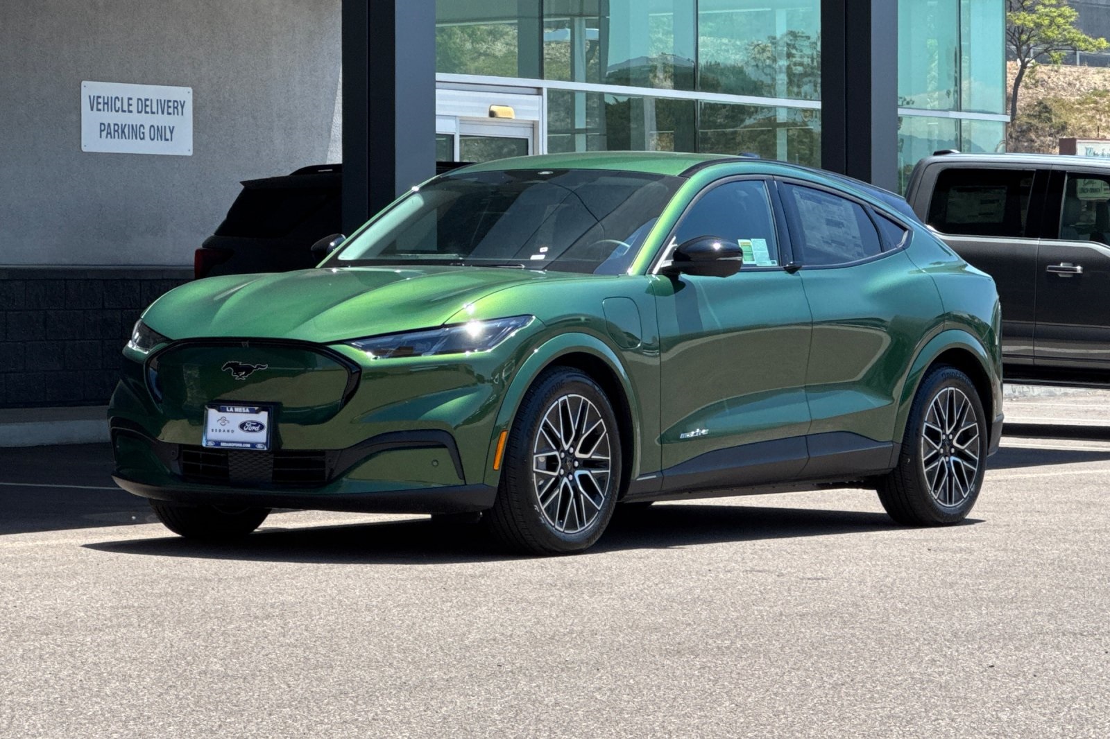 2025 Ford Mustang Mach-E Premium photo 7