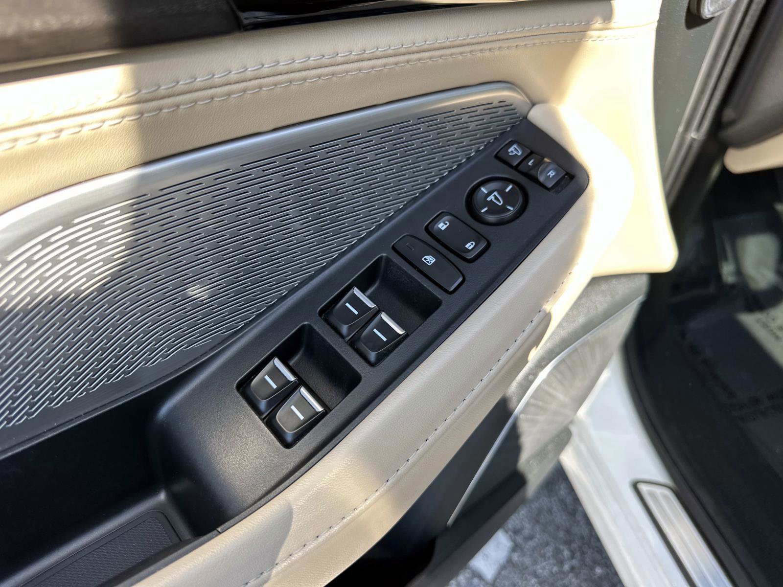 2023 Acura MDX SH-AWD Advance photo 17