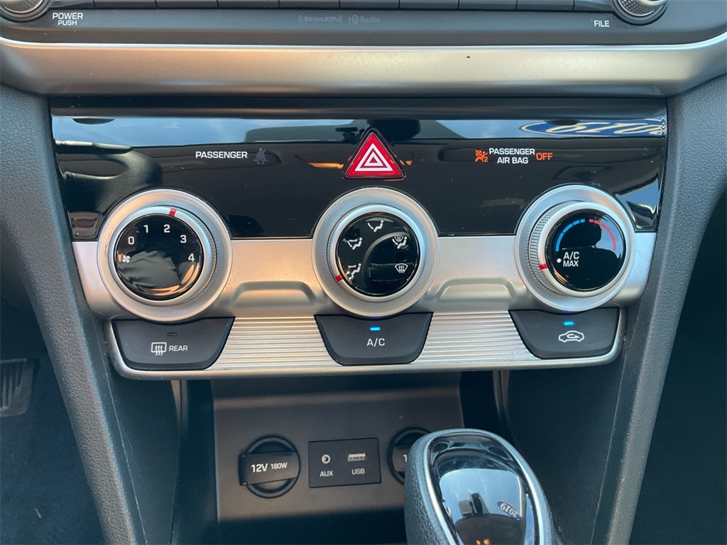 2019 Hyundai Elantra SEL photo 20