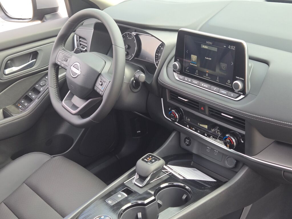 2026 Nissan Rogue SV photo 5