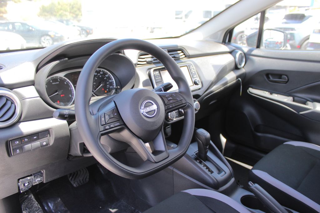 2025 Nissan Versa 1.6 S photo 11