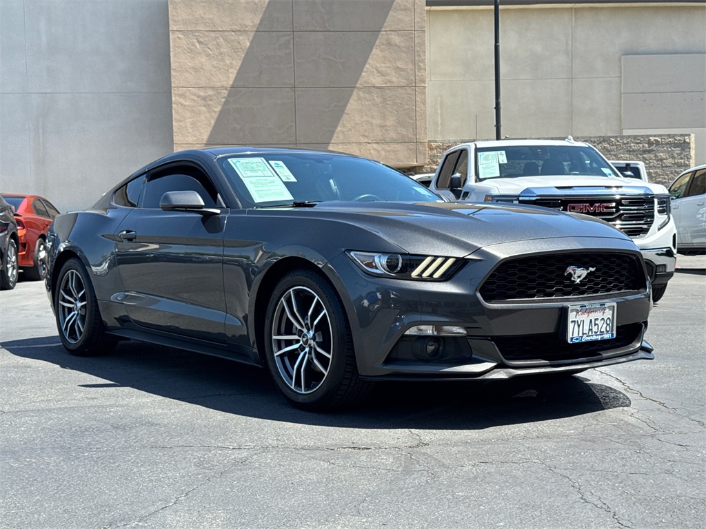 2017 Ford Mustang EcoBoost photo 4