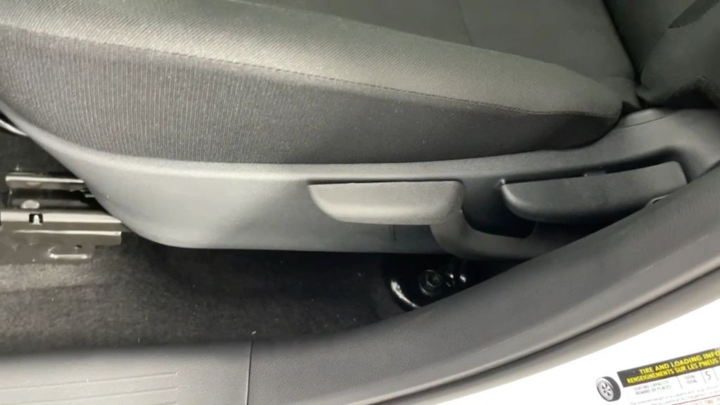 2025 Nissan Kicks Play S photo 28