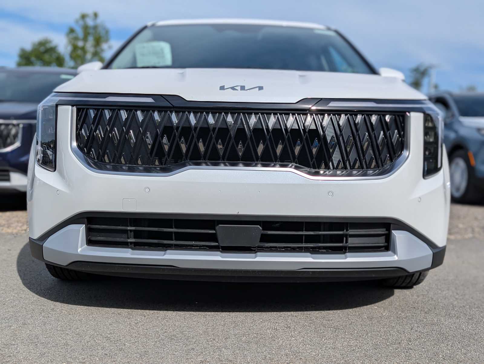 2026 Kia Carnival LXS photo 2