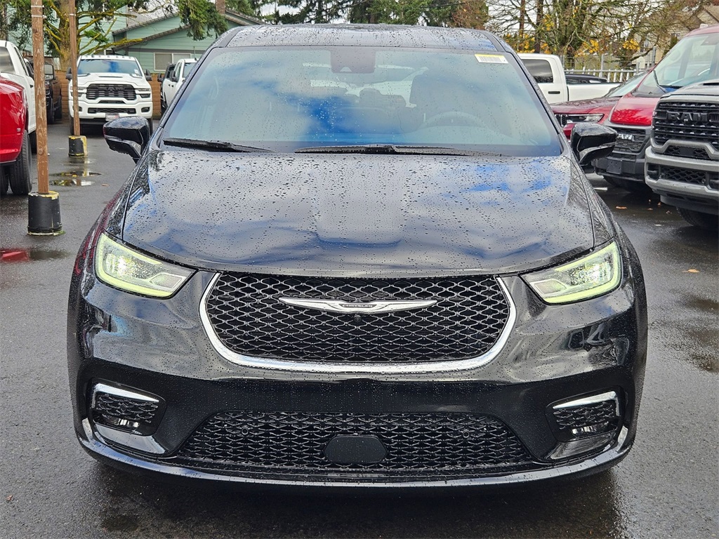 2026 Chrysler Pacifica photo 2