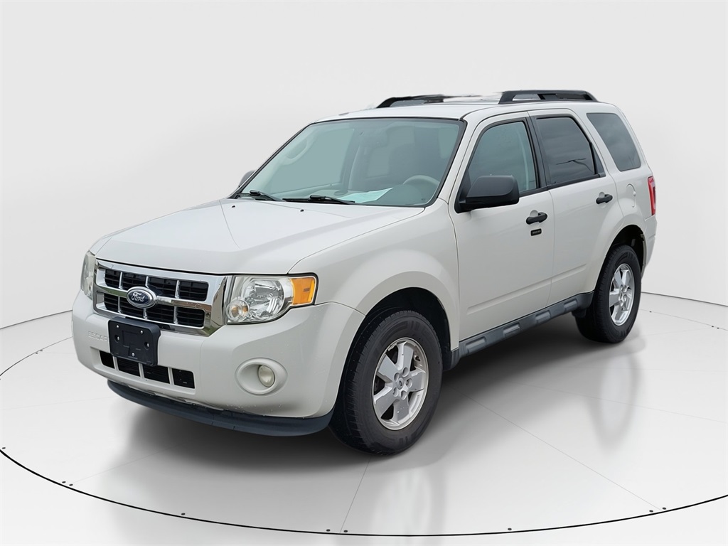 Used 2011 Ford Escape XLT with VIN 1FMCU0D76BKC49804 for sale in Hamilton, OH