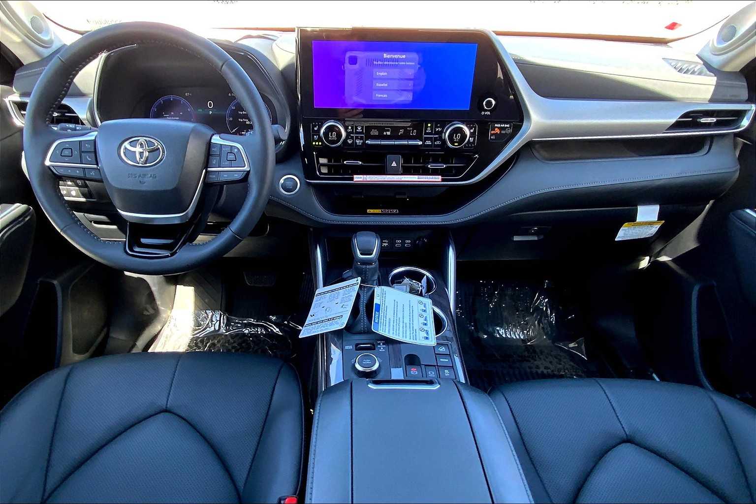 2025 Toyota Highlander Platinum photo 12