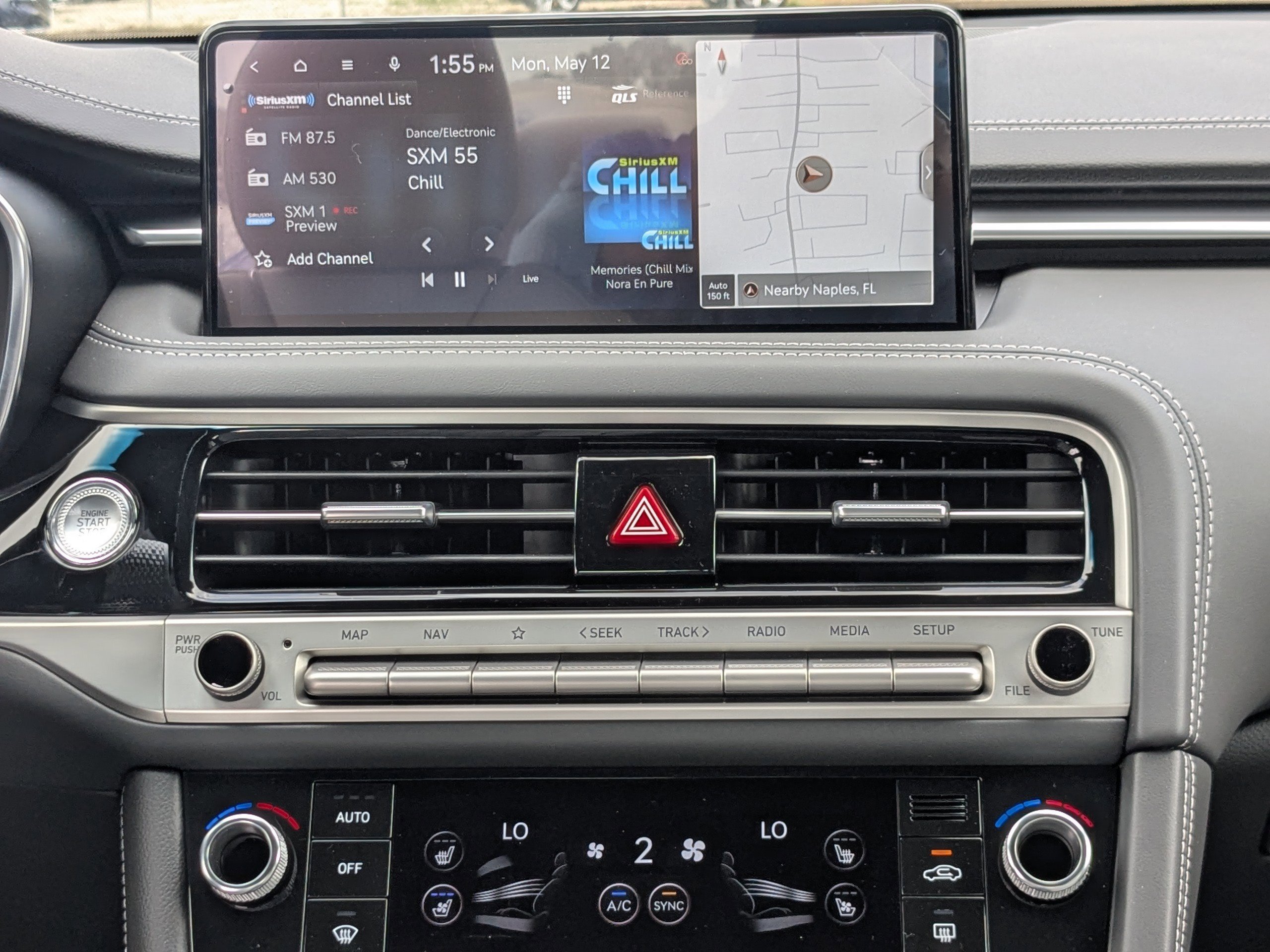 2025 Genesis G70 2.5T photo 13