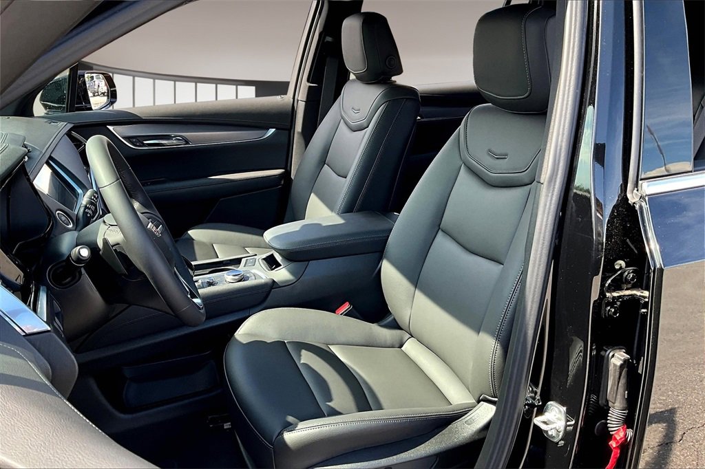 2025 Cadillac XT6 Luxury photo 7