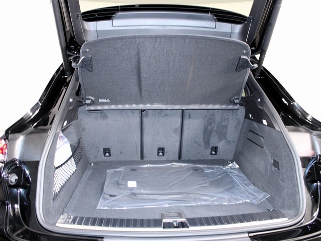 2025 Porsche Cayenne photo 20