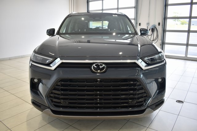 2024 Toyota Grand Highlander Limited photo 3
