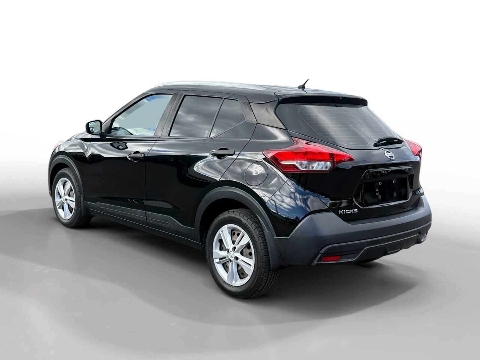 2019 Nissan Kicks S photo 3