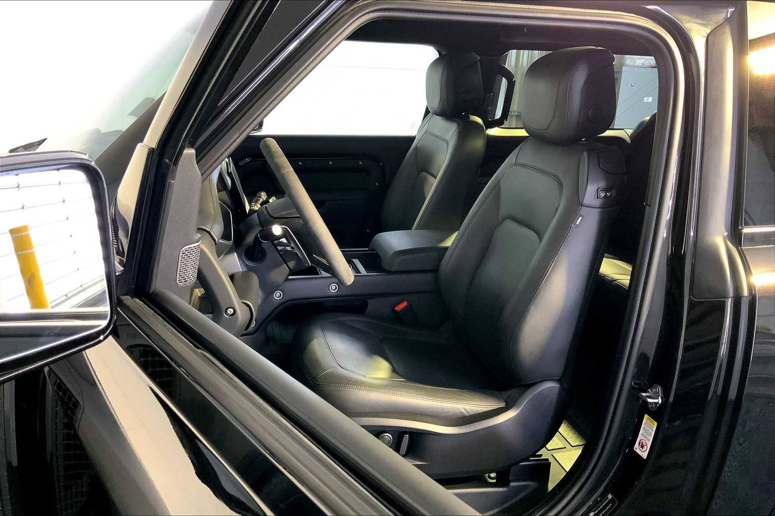 2023 Land Rover Defender V8 photo 5