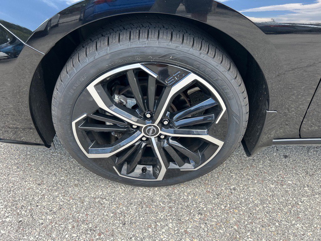 2023 Nissan Altima 2.5 SR photo 11