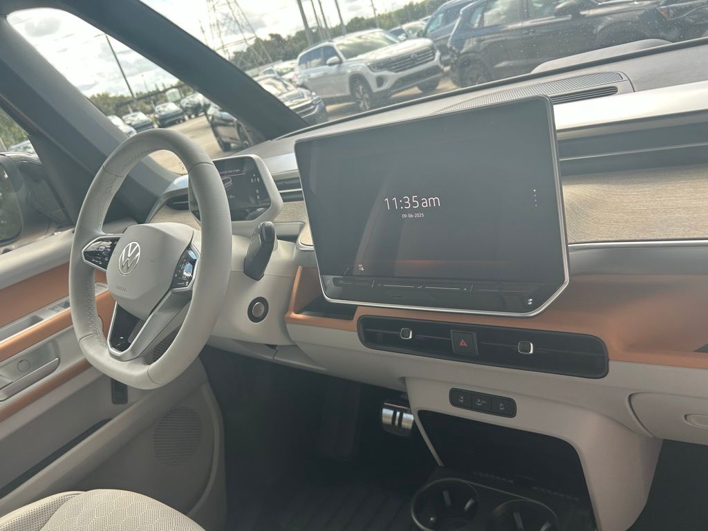 2025 Volkswagen ID. Buzz Pro Plus photo 24