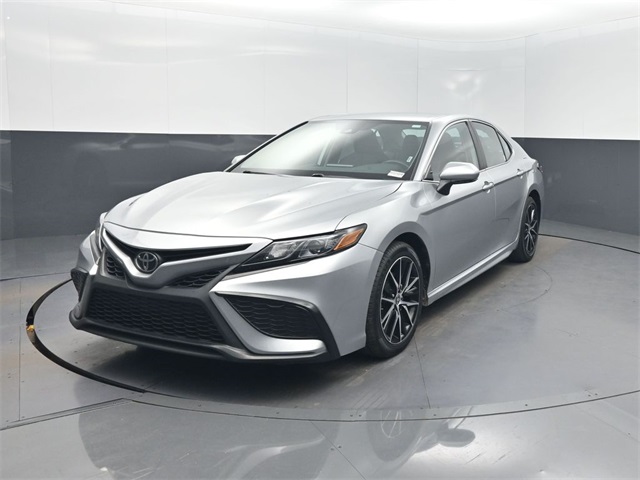 2024 Toyota Camry SE's photo