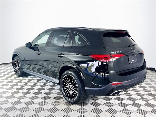 2025 Mercedes Benz GLC 300 photo 5