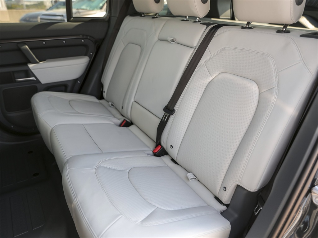 2026 Land Rover Defender 110 S photo 28