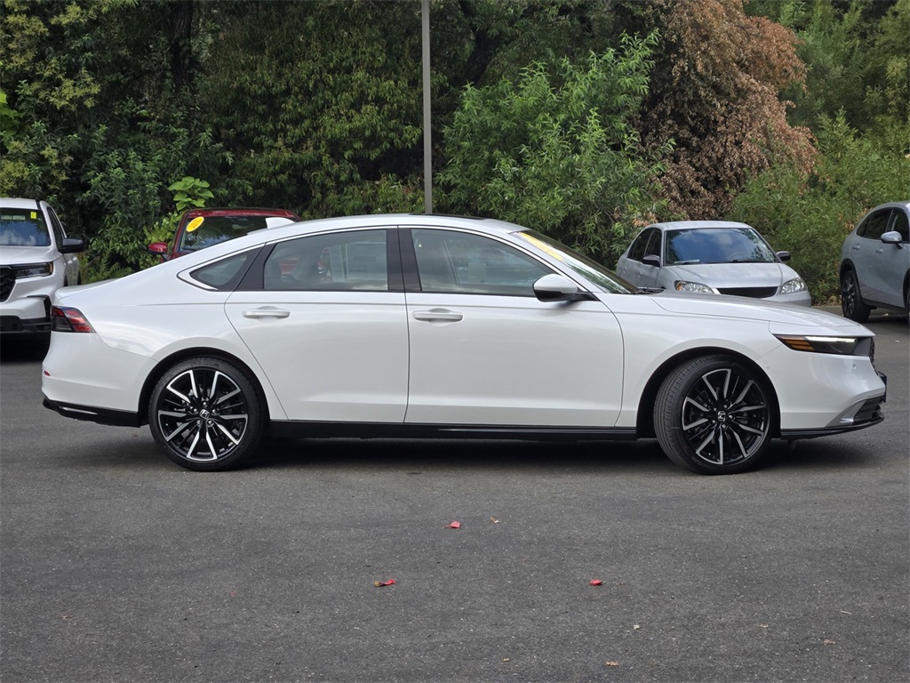 2025 Honda Accord Hybrid Touring photo 3