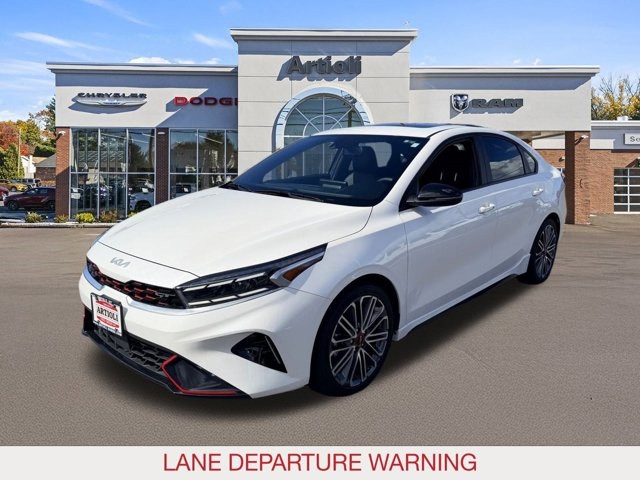 2023 Kia Forte GT photo 3