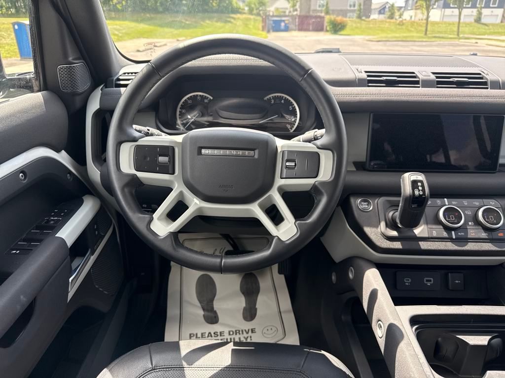 2023 Land Rover Defender 110 SE photo 11