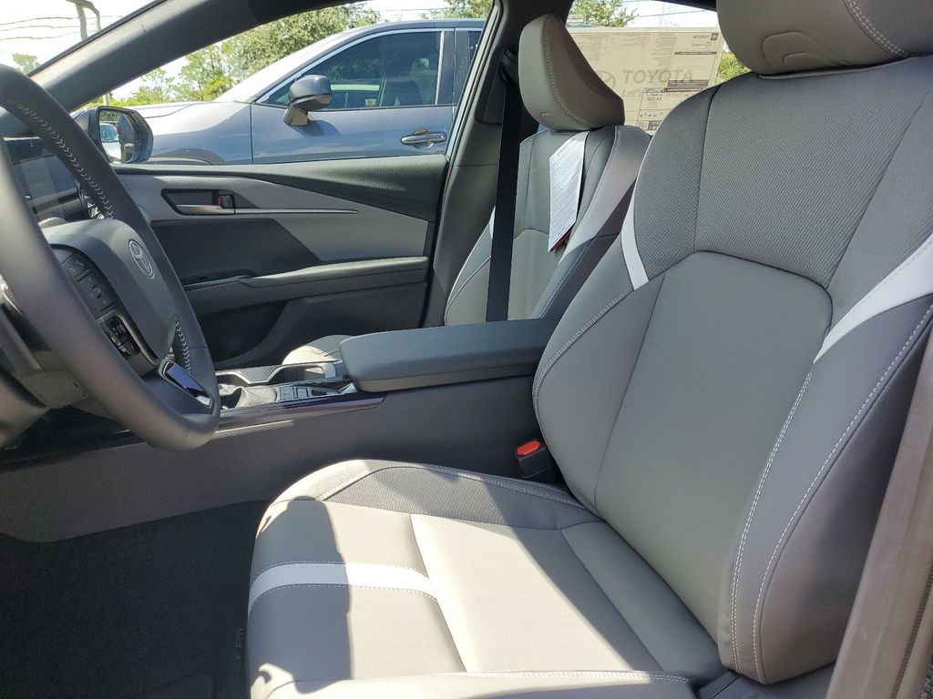 2025 Toyota Camry SE photo 15