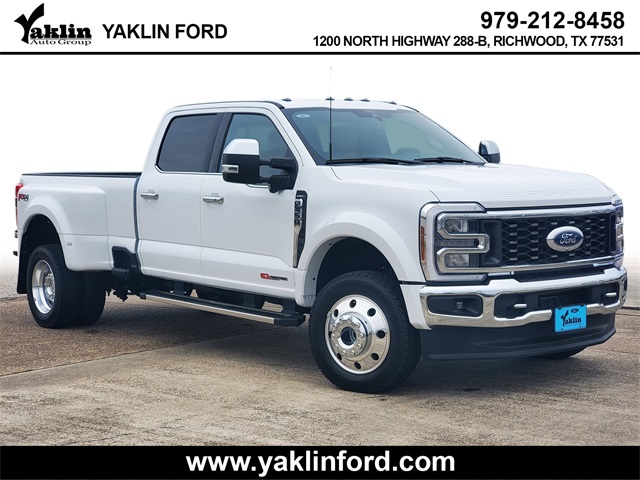 2024 Ford F-450 Super Duty Lariat's photo