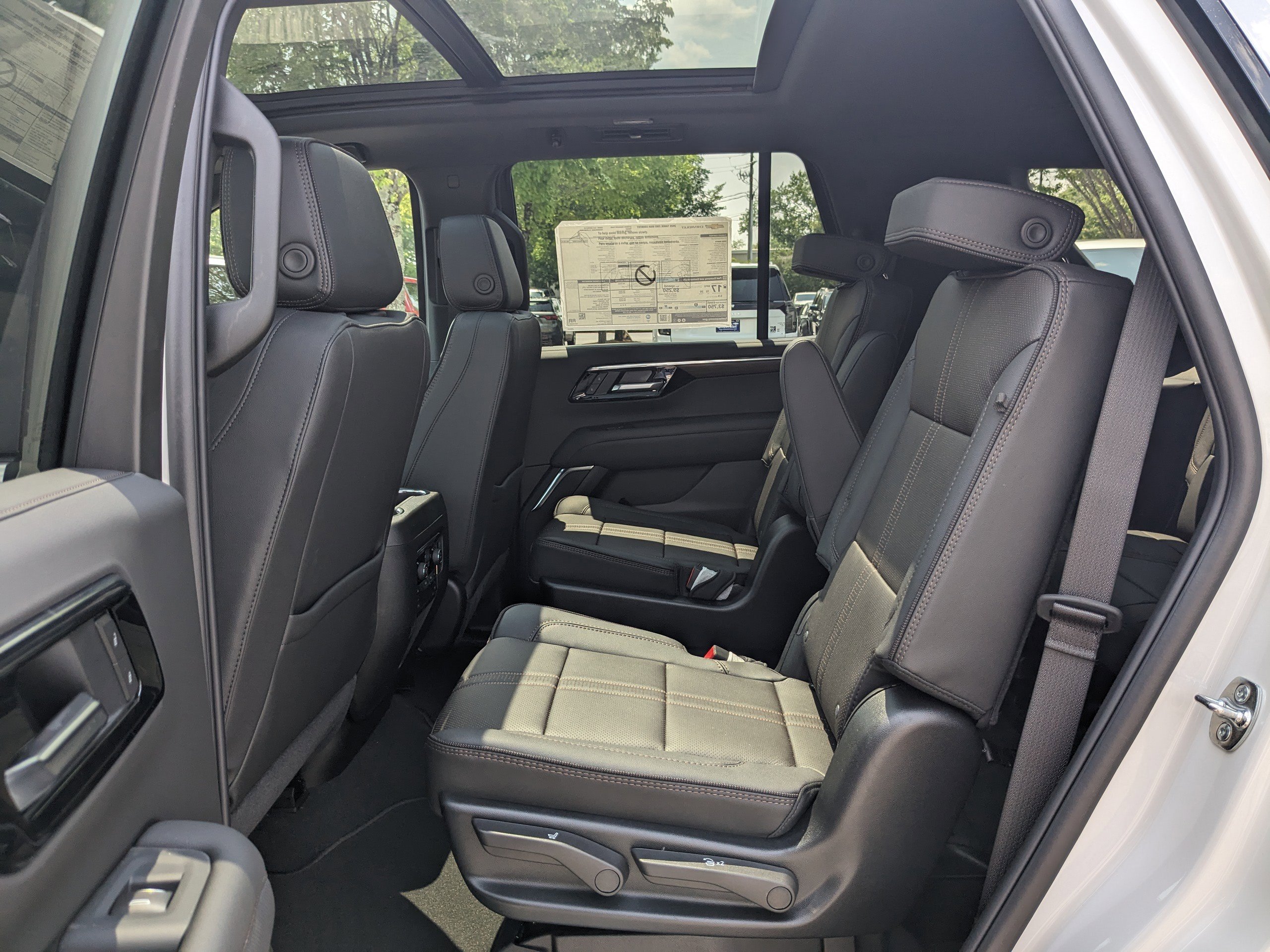 2025 Chevrolet Tahoe High Country photo 14