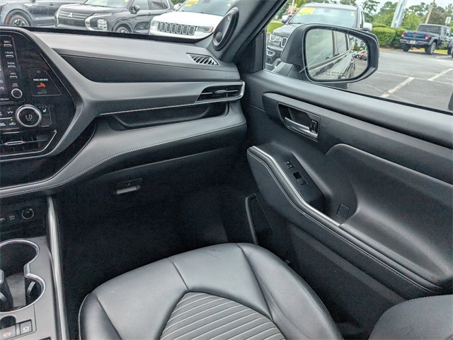 2021 Toyota Highlander XSE photo 16