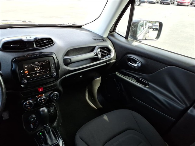 2016 Jeep Renegade Latitude photo 8