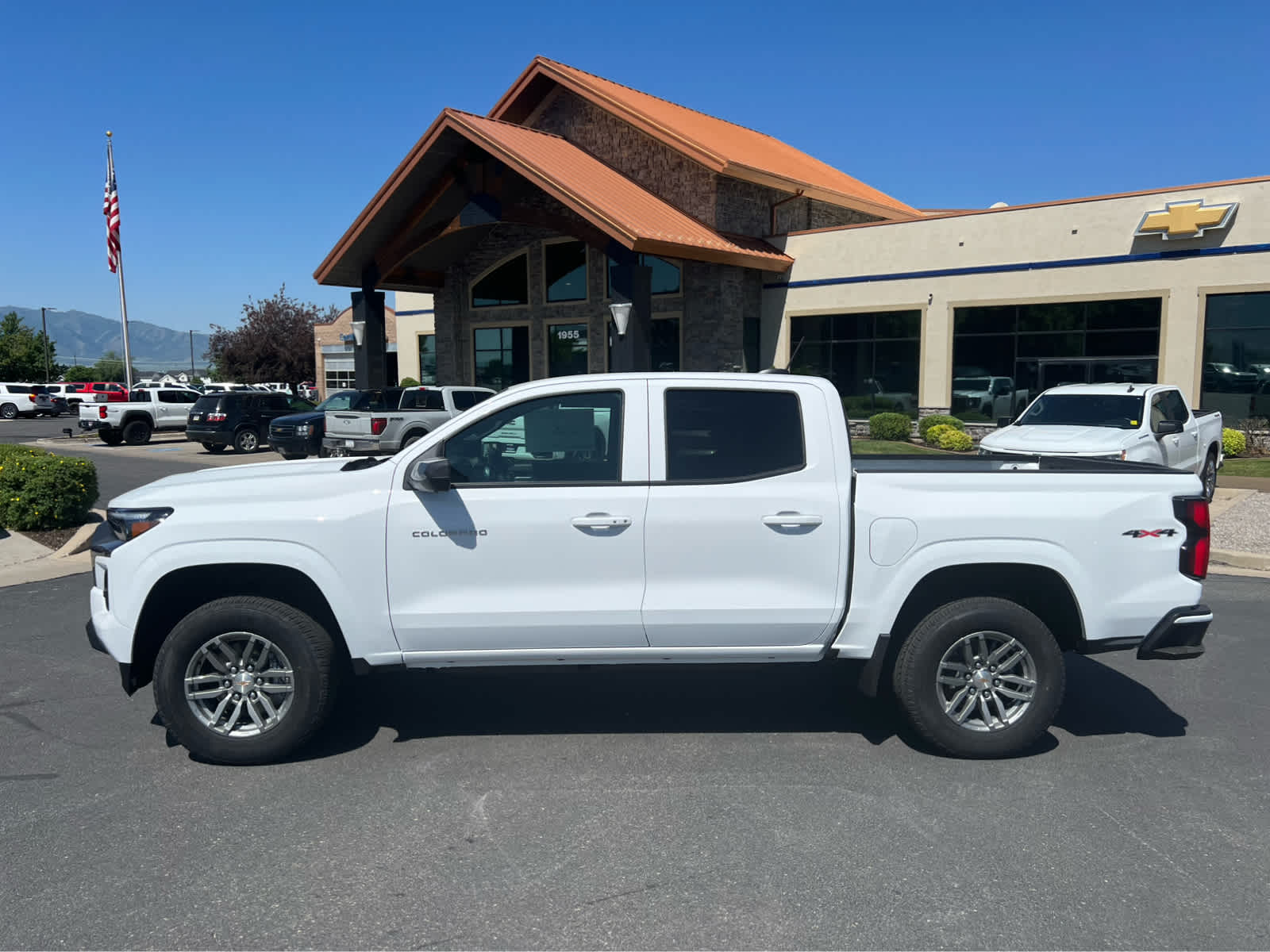 2025 Chevrolet Colorado Work Truck LT photo 2