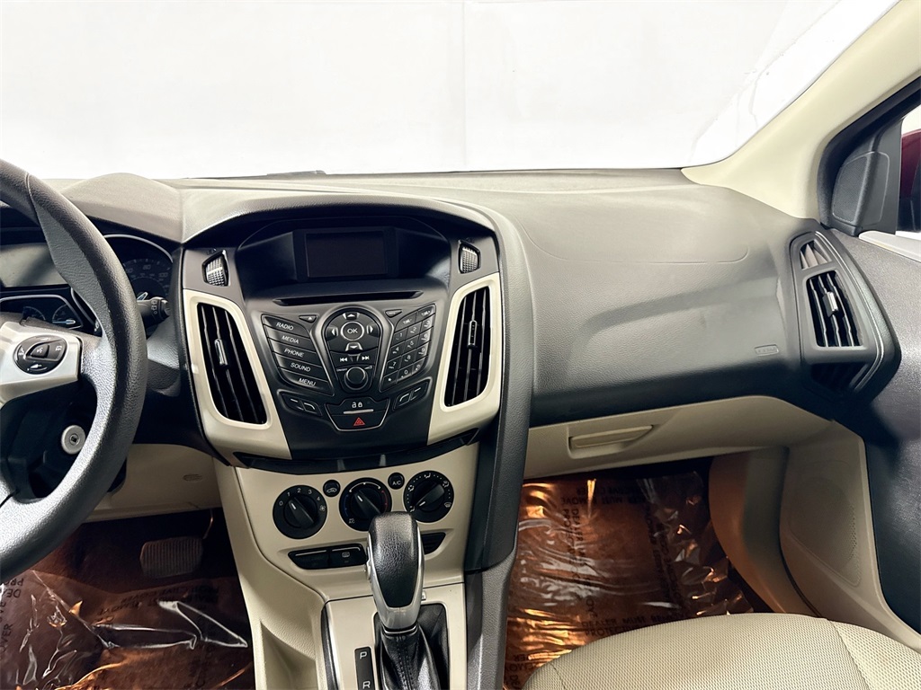 2014 Ford Focus SE photo 9