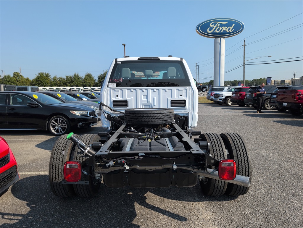 2026 Ford F-450 photo 4