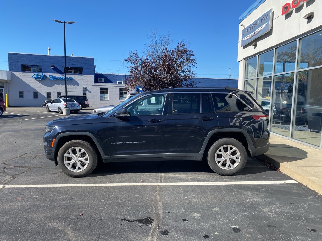 2024 Jeep Grand Cherokee Limited photo 2