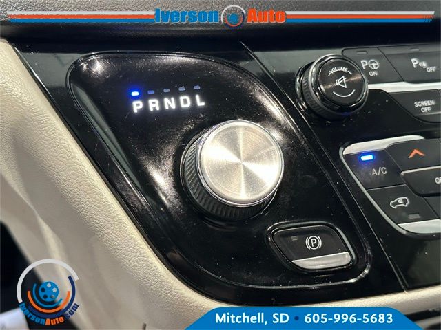2017 Chrysler Pacifica Touring Plus photo 23