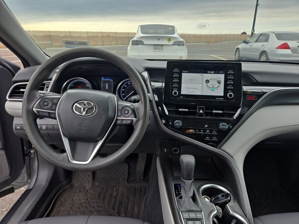 2022 Toyota Camry Hybrid LE photo 4