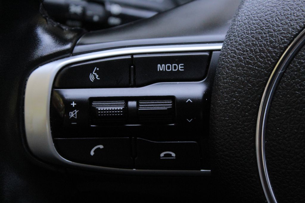 2022 Kia K5 GT-Line photo 24