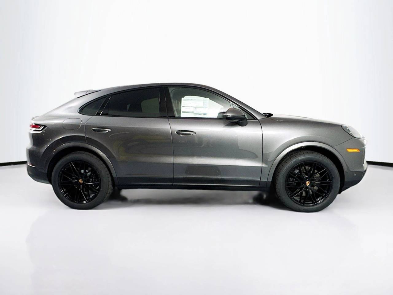 2025 Porsche Cayenne photo 7