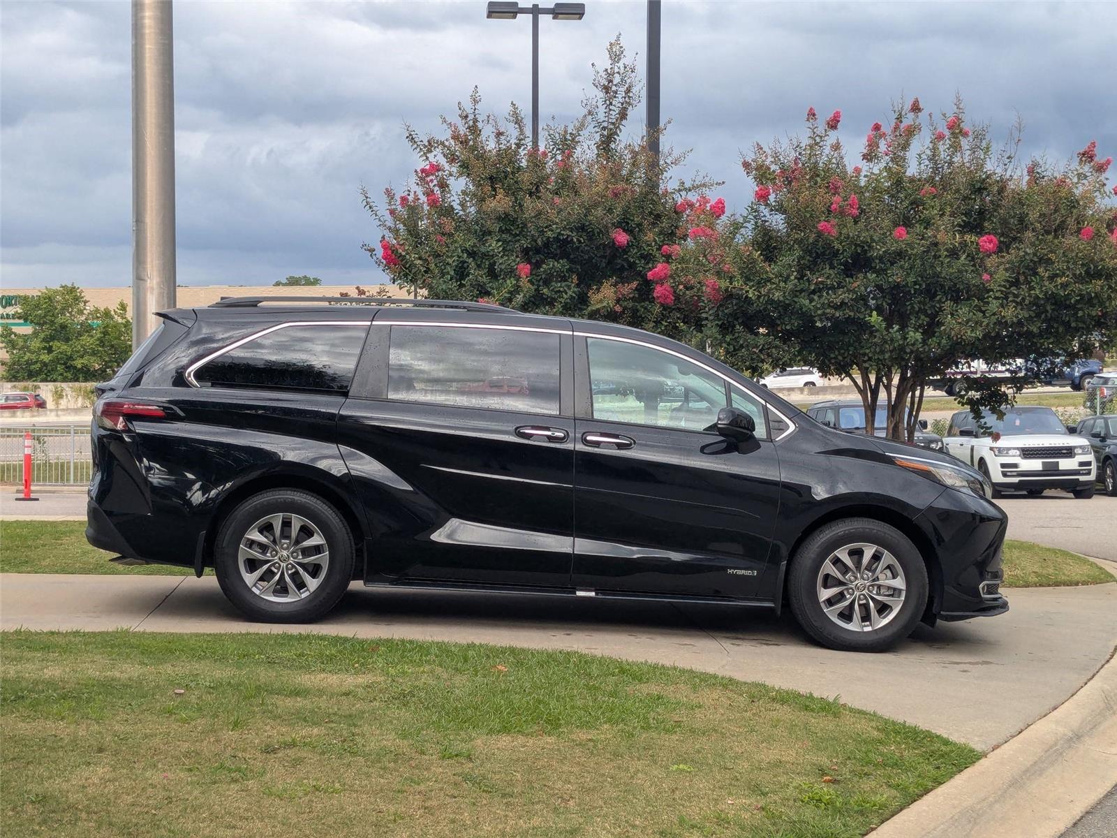 2021 Toyota Sienna XLE photo 4