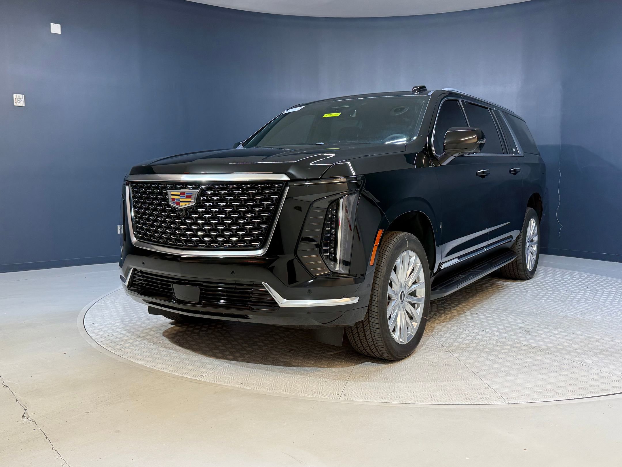 2025 Cadillac Escalade ESV Luxury photo 2