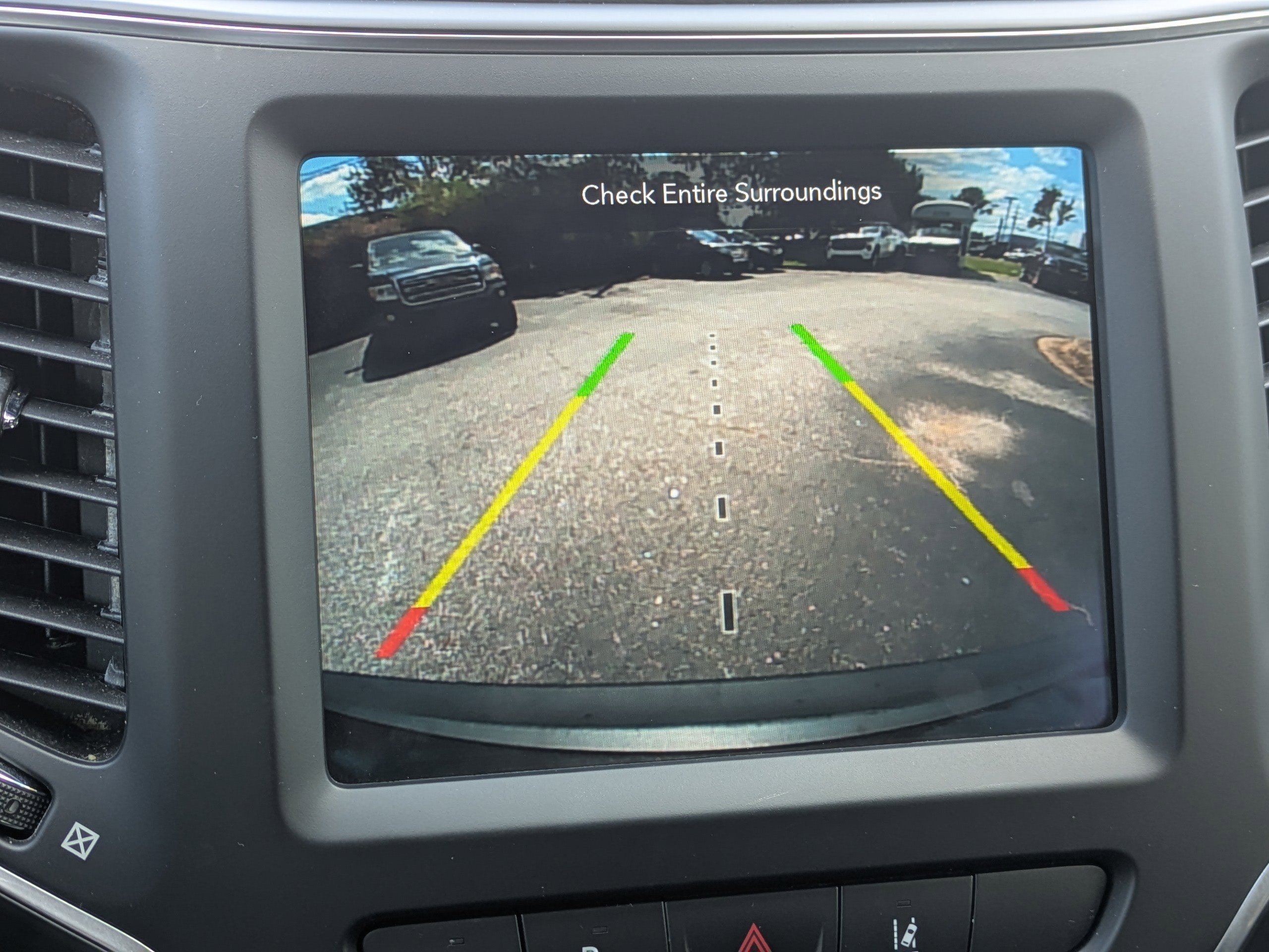 2023 Jeep Cherokee Altitude Lux photo 21