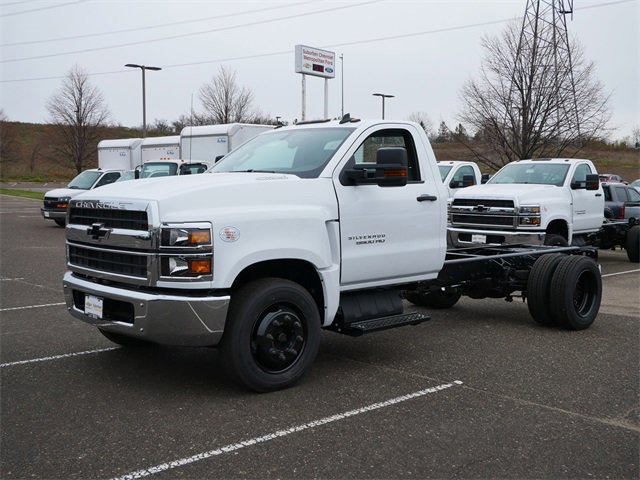 2023 Chevrolet Silverado 5500HD Work Truck photo 3