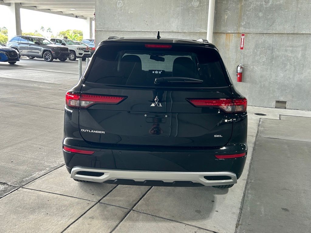 2024 Mitsubishi Outlander SEL photo 4