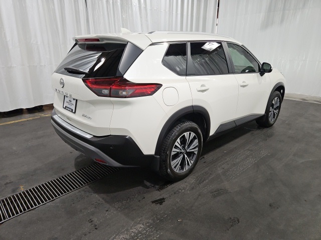 2022 Nissan Rogue SV photo 2