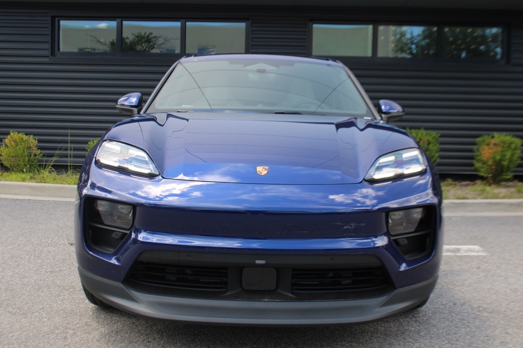 2025 Porsche Macan Electric photo 10