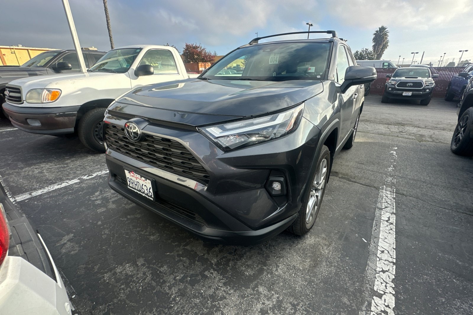 2024 Toyota RAV4 XLE Premium photo 4