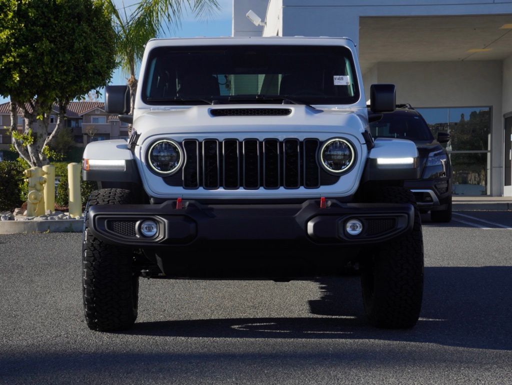 New 2026 Bright White Clear-Coat Exterior Paint Jeep Rubicon image 7
