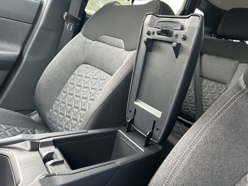 2025 Nissan Kicks SV photo 28