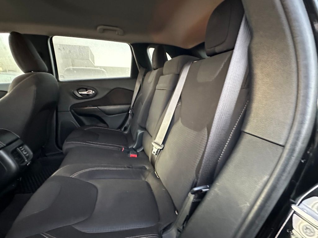 2016 Jeep Cherokee Latitude photo 9